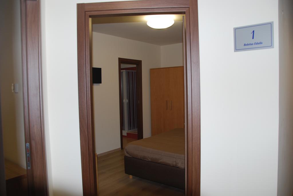 Guest House Caracas Lorica Dış mekan fotoğraf
